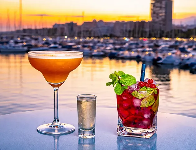 William Buzz. Cocktails frente al puerto de Alicante